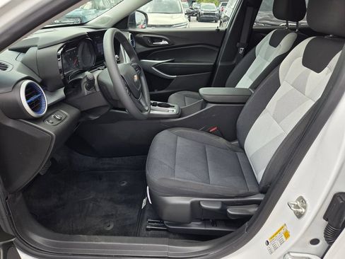 Used 2024 Chevrolet Trax LS FWD image 4