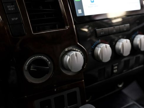 Used 2010 Toyota Tundra 4x4 CrewMax image 29