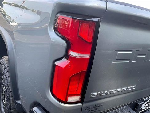 Used 2025 Chevrolet Silverado 2500 ZR2 AWD/4WD image 28