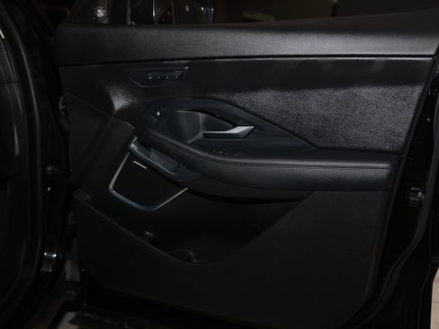 Used 2019 Jaguar E-PACE SE image 17