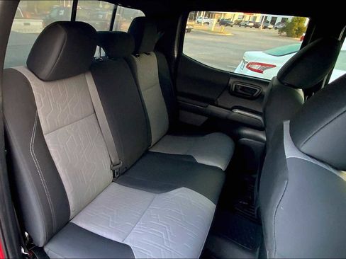 Used 2022 Toyota Tacoma TRD Off-Road w/ Technology Package image 19