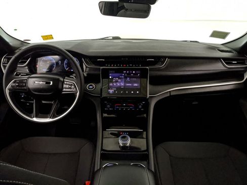 Used 2025 Jeep Grand Cherokee Laredo X image 7