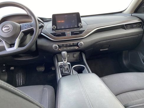 Used 2024 Nissan Altima 2.5 SV image 14