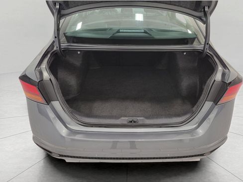 Used 2025 Nissan Altima 2.5 SV image 15