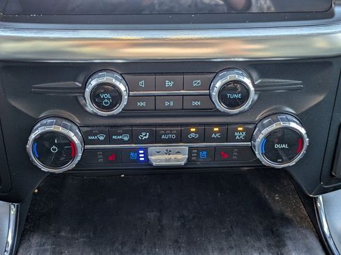 Used 2023 Ford F150 Lariat w/ Trailer Tow Package image 26