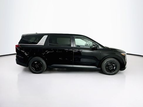 Used 2025 Kia Carnival FWD image 10