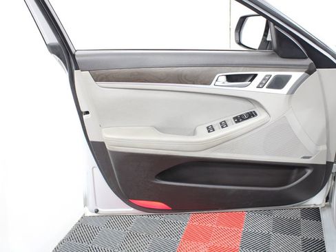 Used 2015 Hyundai Genesis 3.8 w/ Option Group 03 image 15