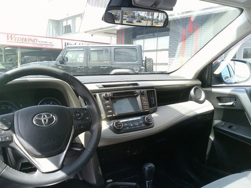 Used 2018 Toyota RAV4 XLE w/ Plus Extra Value Package AWD/4WD image 22