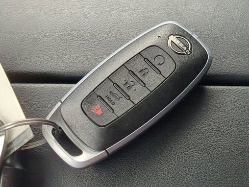 Used 2025 Nissan Rogue SV AWD/4WD image 27