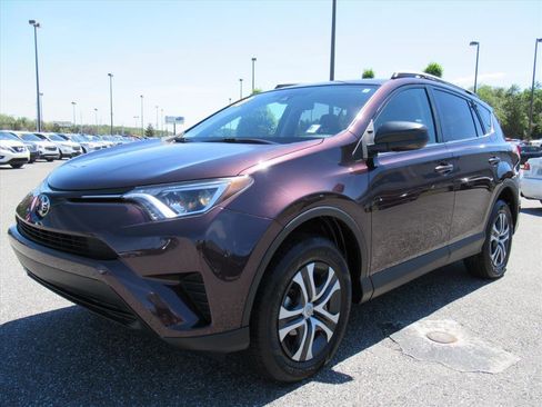 Used 2017 Toyota RAV4 LE image 3