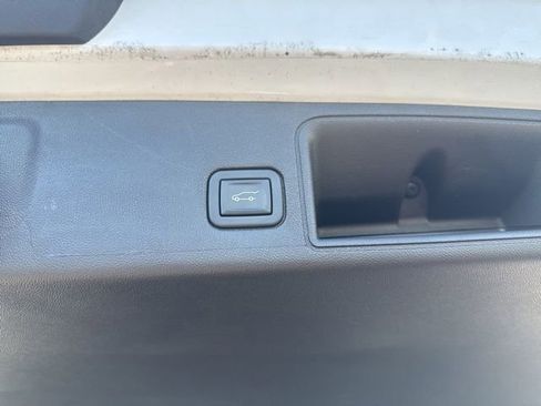 Used 2023 GMC Terrain SLT image 46