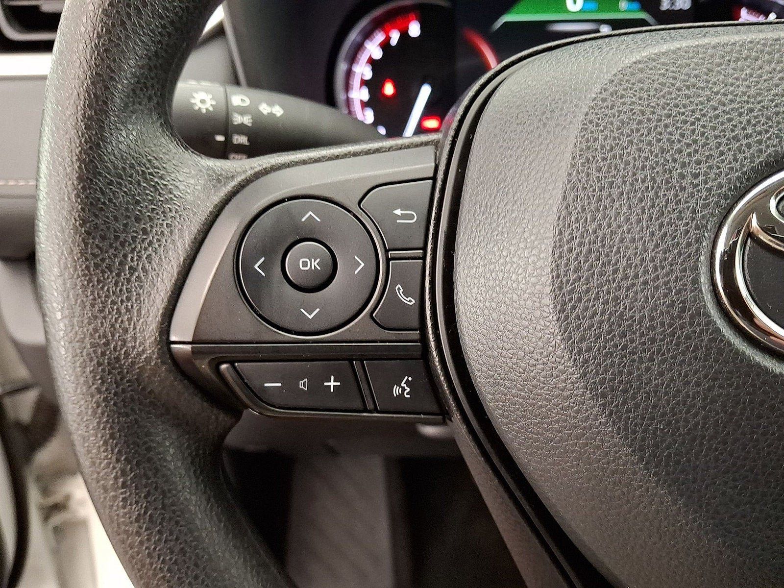 Certified 2025 Toyota RAV4 LE AWD/4WD image 9