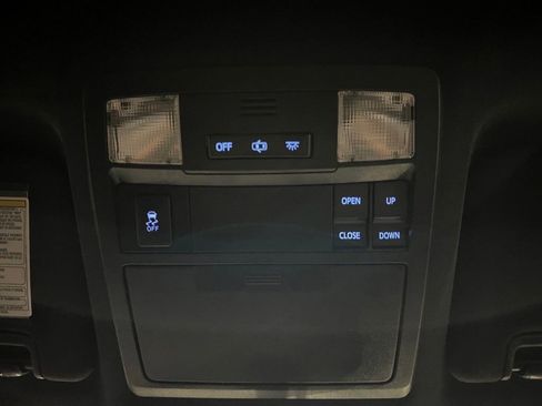 Used 2016 Toyota Tacoma TRD Sport image 35