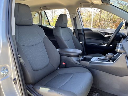 Used 2025 Toyota RAV4 XLE image 25