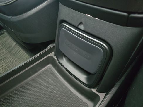 Used 2024 Rivian R1S Adventure AWD/4WD image 33