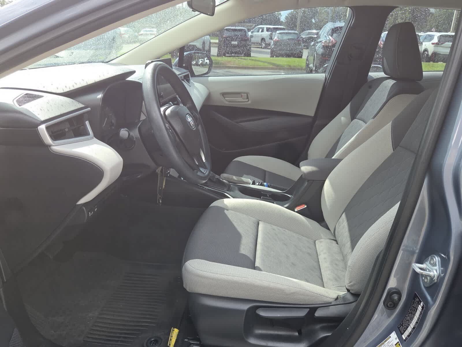 Used 2025 Toyota Corolla LE FWD image 3