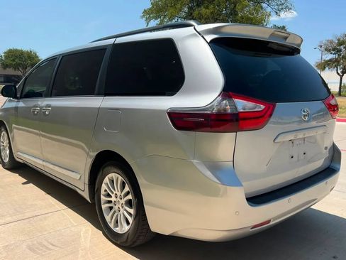 Used 2015 Toyota Sienna XLE w/ XLE Navigation Package FWD image 6