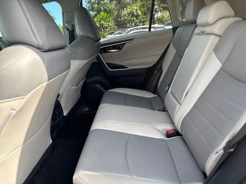 Used 2022 Toyota RAV4 XLE Premium FWD image 11