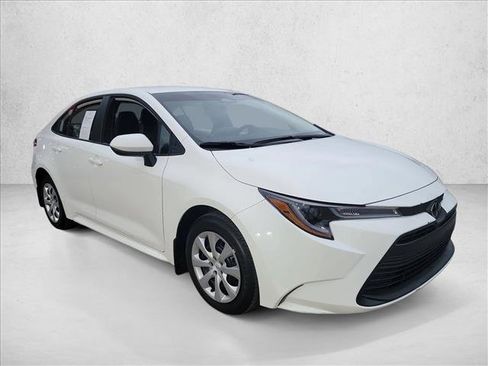 Used 2025 Toyota Corolla LE image 3