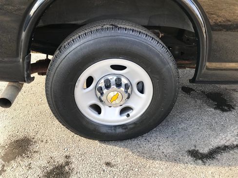 Used 2017 Chevrolet Express 3500 LT w/ LT Preferred Equipment Group image 33