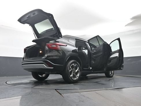 Used 2025 Chevrolet Trax LT FWD image 49