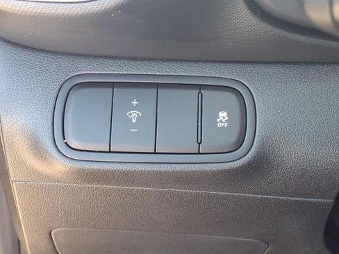 Used 2024 Hyundai Venue SEL image 14