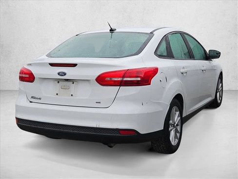 Used 2018 Ford Focus SE image 3