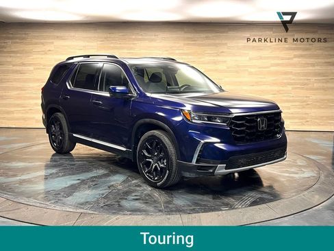 Used 2025 Honda Pilot Touring image 1