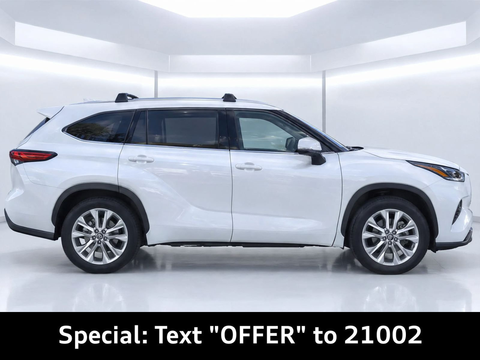 Used 2023 Toyota Highlander Limited FWD image 8