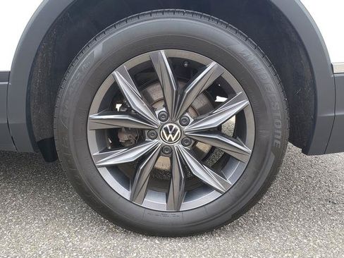 Used 2024 Volkswagen Tiguan SE AWD/4WD image 11