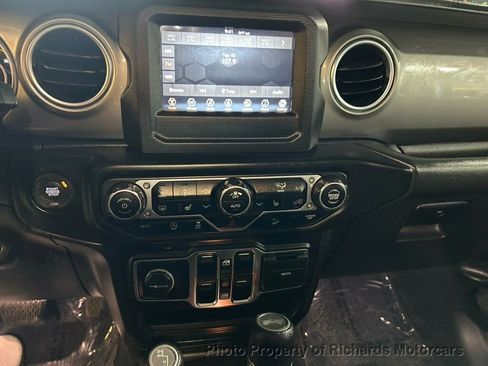 Used 2020 Jeep Wrangler Unlimited Sahara w/ Dual Top Group AWD/4WD image 14