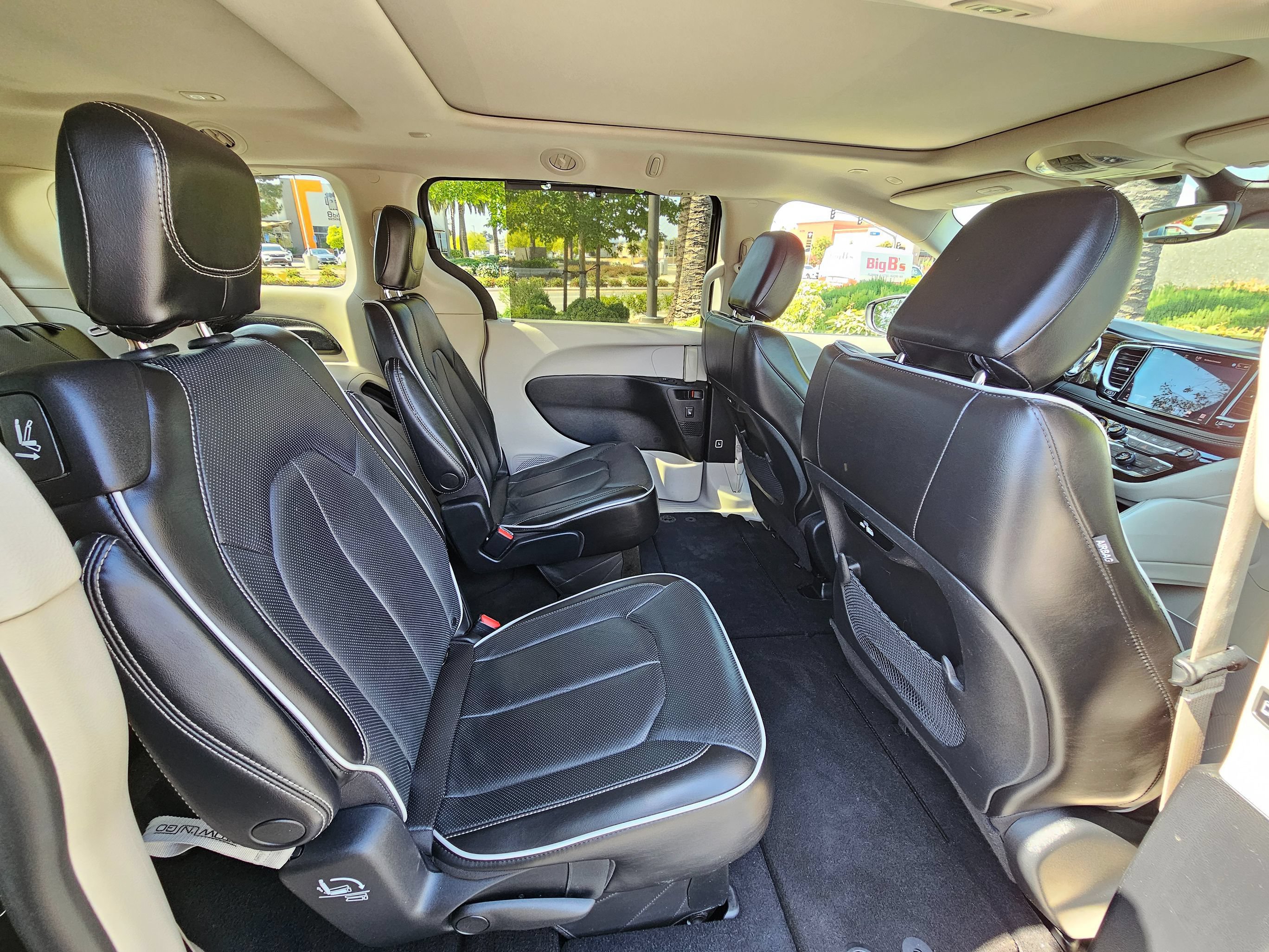 Used 2022 Chrysler Pacifica Limited FWD image 29