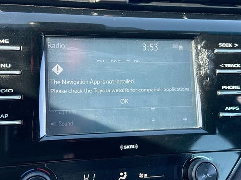 Used 2020 Toyota Camry SE image 18