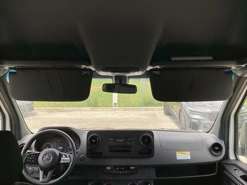 Used 2022 Mercedes-Benz Sprinter 2500 image 16