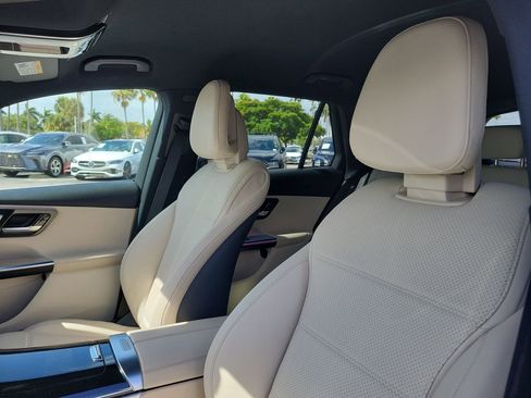 Certified 2025 Mercedes-Benz GLC 300 image 21