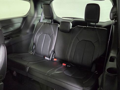 New 2026 Chrysler Pacifica Select w/ S Appearance Package image 32
