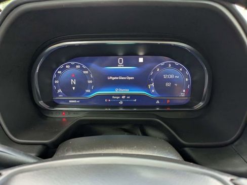 Used 2022 Chevrolet Suburban LT RWD image 27
