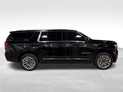 Used 2024 GMC Yukon XL Denali Ultimate AWD/4WD image 4