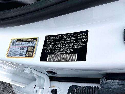 Certified 2025 Hyundai Elantra SE FWD image 16