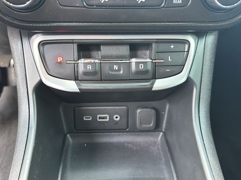 Used 2022 GMC Terrain SLE FWD image 30
