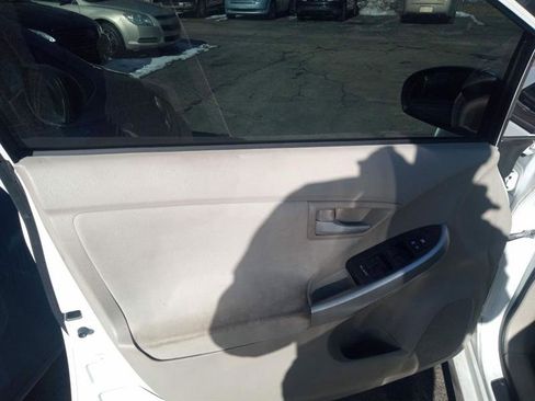 Used 2010 Toyota Prius Five image 2