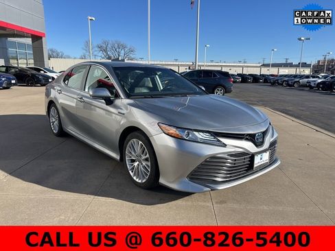 Certified 2020 Toyota Camry XLE image 3