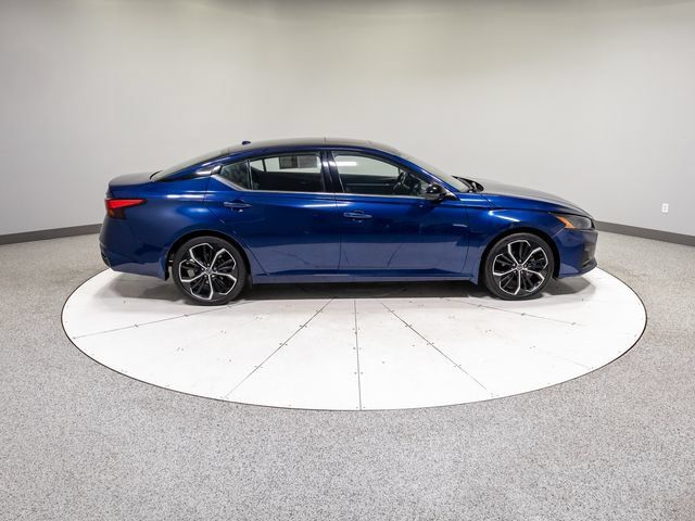 Used 2023 Nissan Altima 2.5 SR w/ SR Premium Package FWD image 8