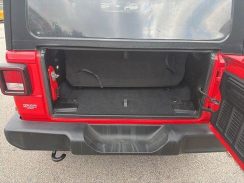 Used 2024 Jeep Wrangler Sport S image 5