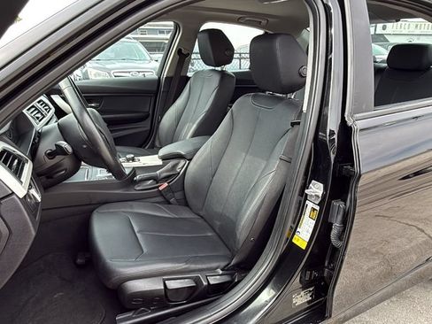 Used 2017 BMW 320i Sedan RWD image 19