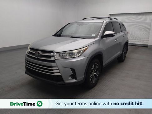 Used 2019 Toyota Highlander LE AWD/4WD image 1