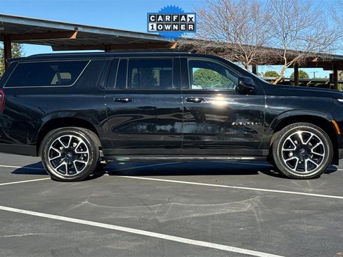 Used 2025 Chevrolet Suburban RST image 8