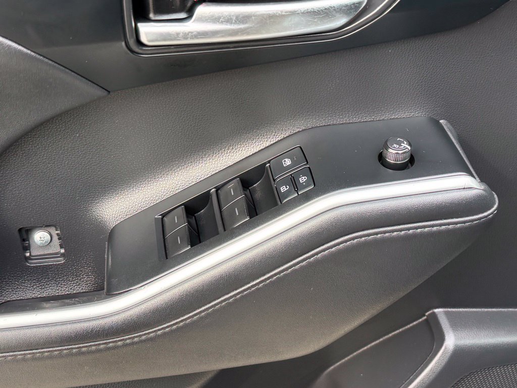 Used 2021 Toyota Highlander XLE AWD/4WD image 12