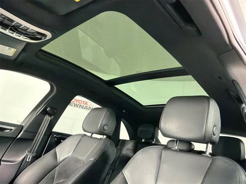 Used 2021 Porsche Macan image 2