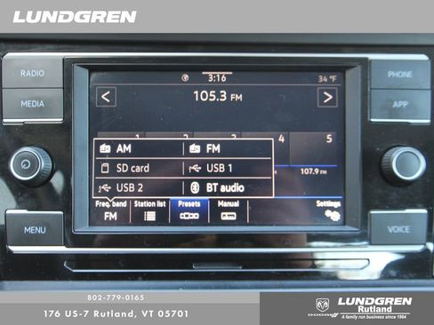 Used 2023 Volkswagen Jetta SE w/ Panoramic Sunroof Package image 20